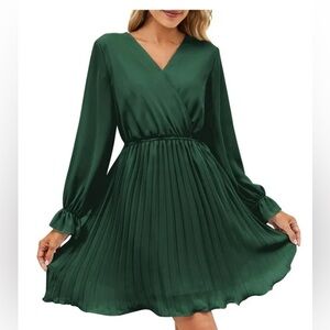 NWT LONG SLEEVED PLEATED SHORT /knee length dress with tie for belt or neck